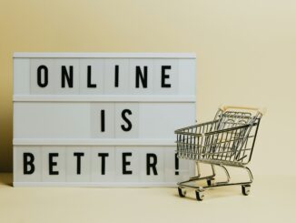 Customers of an e-shop - Photo U 